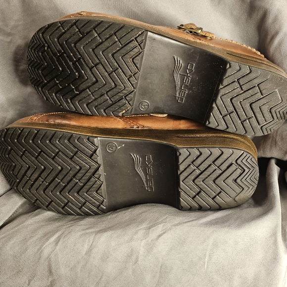 DANSKO MARYJANES 🪆👩🏽⚕️ size 40 | Tan clogs | great condition - Picture 5 of 9